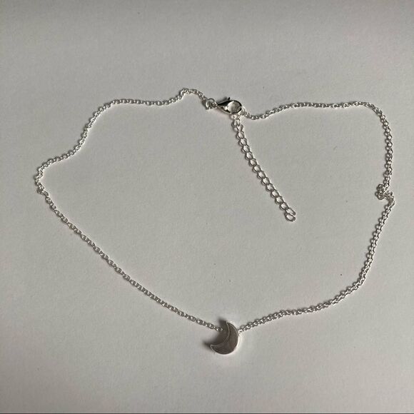𝅺SILVER Tone Crescent Moon Chain Necklace - Picture 6 of 9
